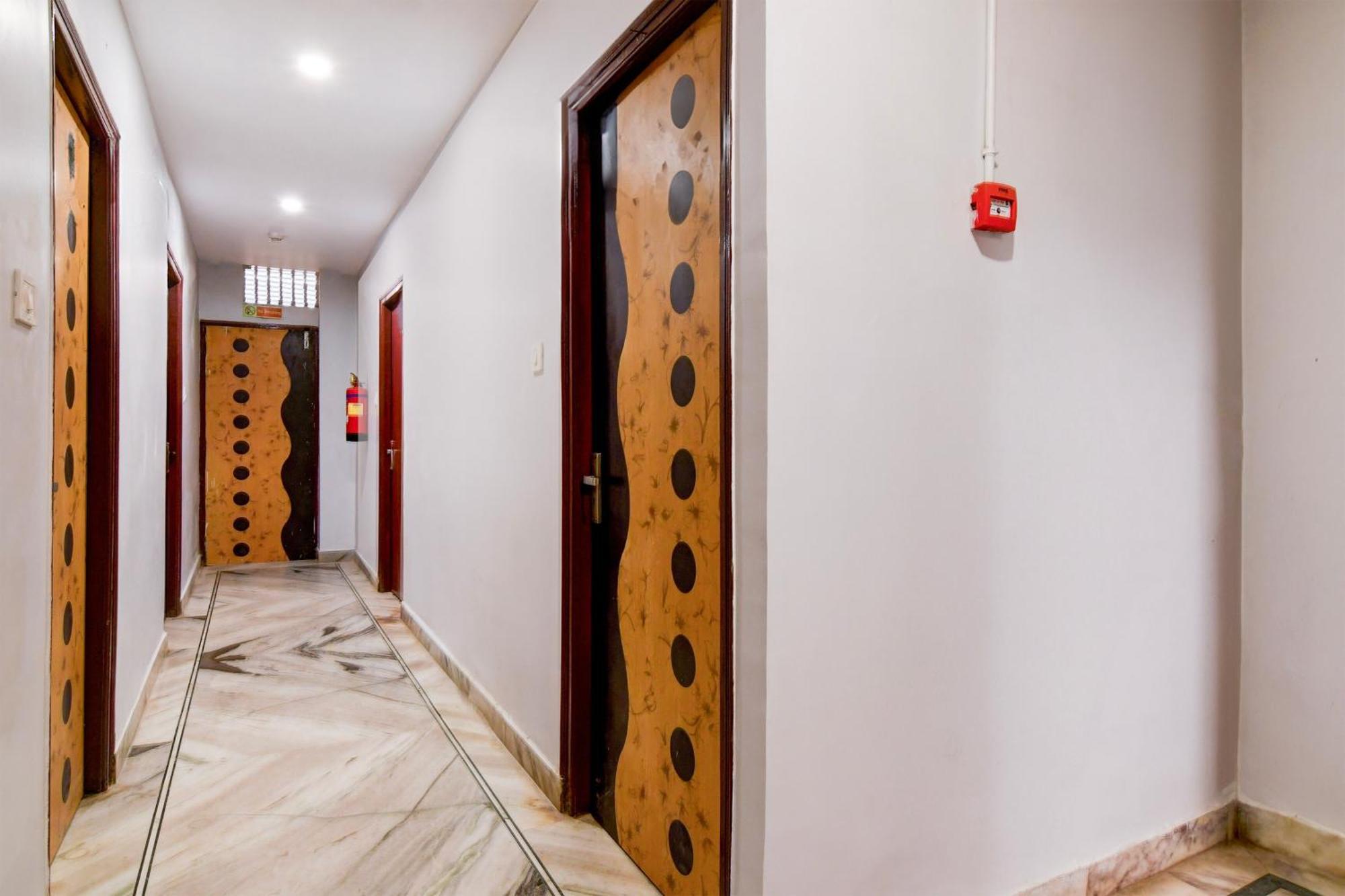 Super Hotel O Picnic Garden Formerly Amaris Stay Calcutta Exterior foto